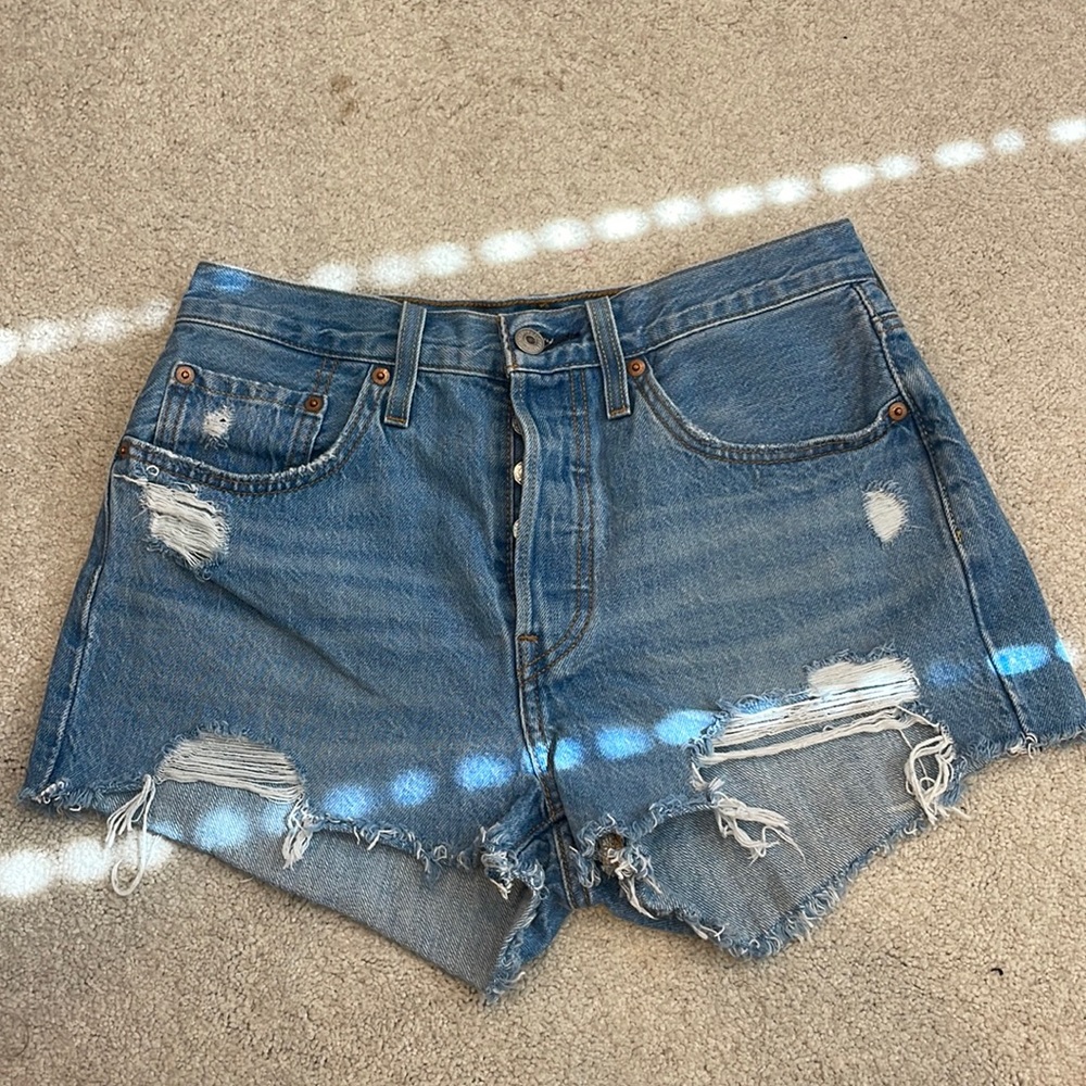 Levi’s women light wash jean shorts